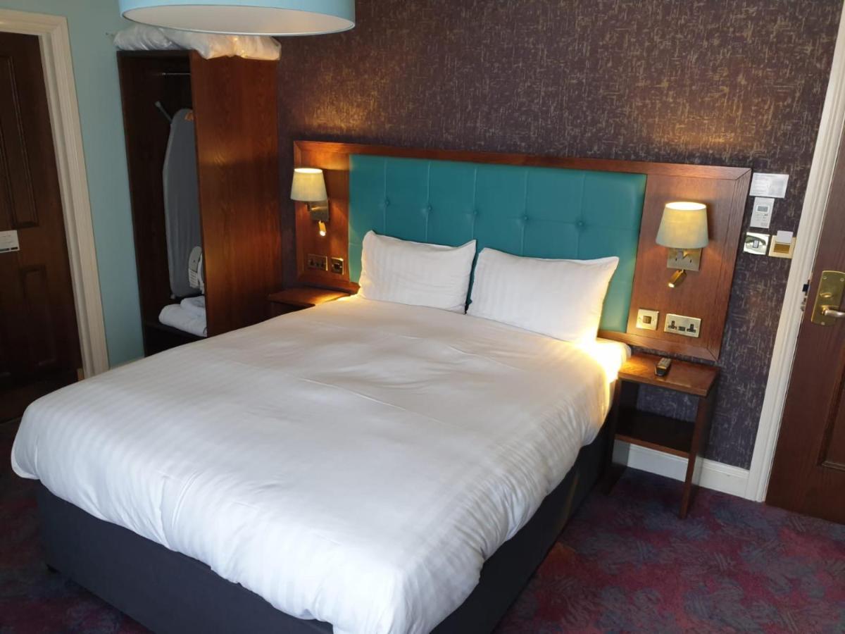 The Queen'S Head Wetherspoon Hotell Tavistock  Eksteriør bilde